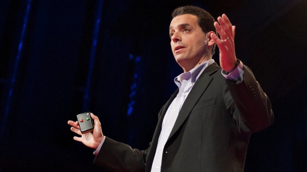 Daniel Pink, leadership keynote speaker and author of Drive on intrinsic motivation and To Sell Is Human